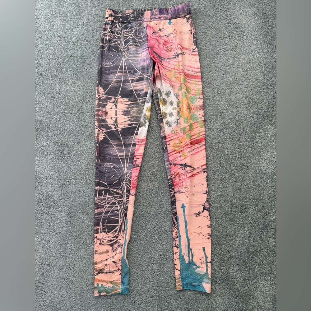 Culito Spain euro design Cirque Soleil abstract art leggings shine pink grey S